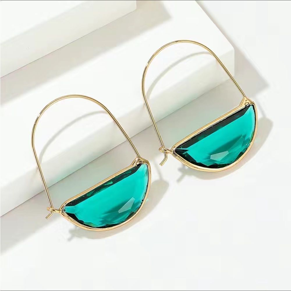 ⭐️🌙Trendy Gold &Green glass Crescent hoop Drop earrings⭐️🌙